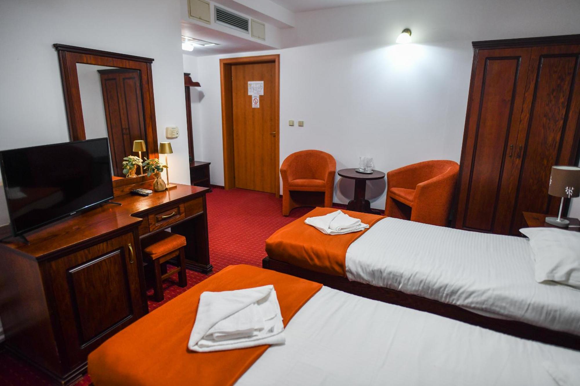 Hotel Elyon Dej Exterior foto
